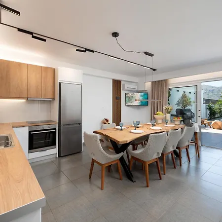 Hypnosis Beachside With Private Heated Pool *