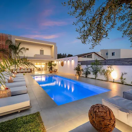 Hypnosis Beachside With Private Heated Pool Georgioupoli